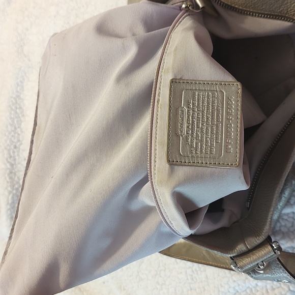 Coach silver metallic crossbody shoulder bag 2010. Overall GUC. - Picture 9 of 14